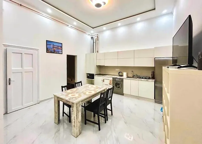 Stylish Haven In The Center Appartamento Budapest